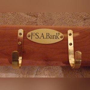 Great Fathers Day gift for Dad NIB JoS. A. Bank Woodlore Cedar Belt Rack